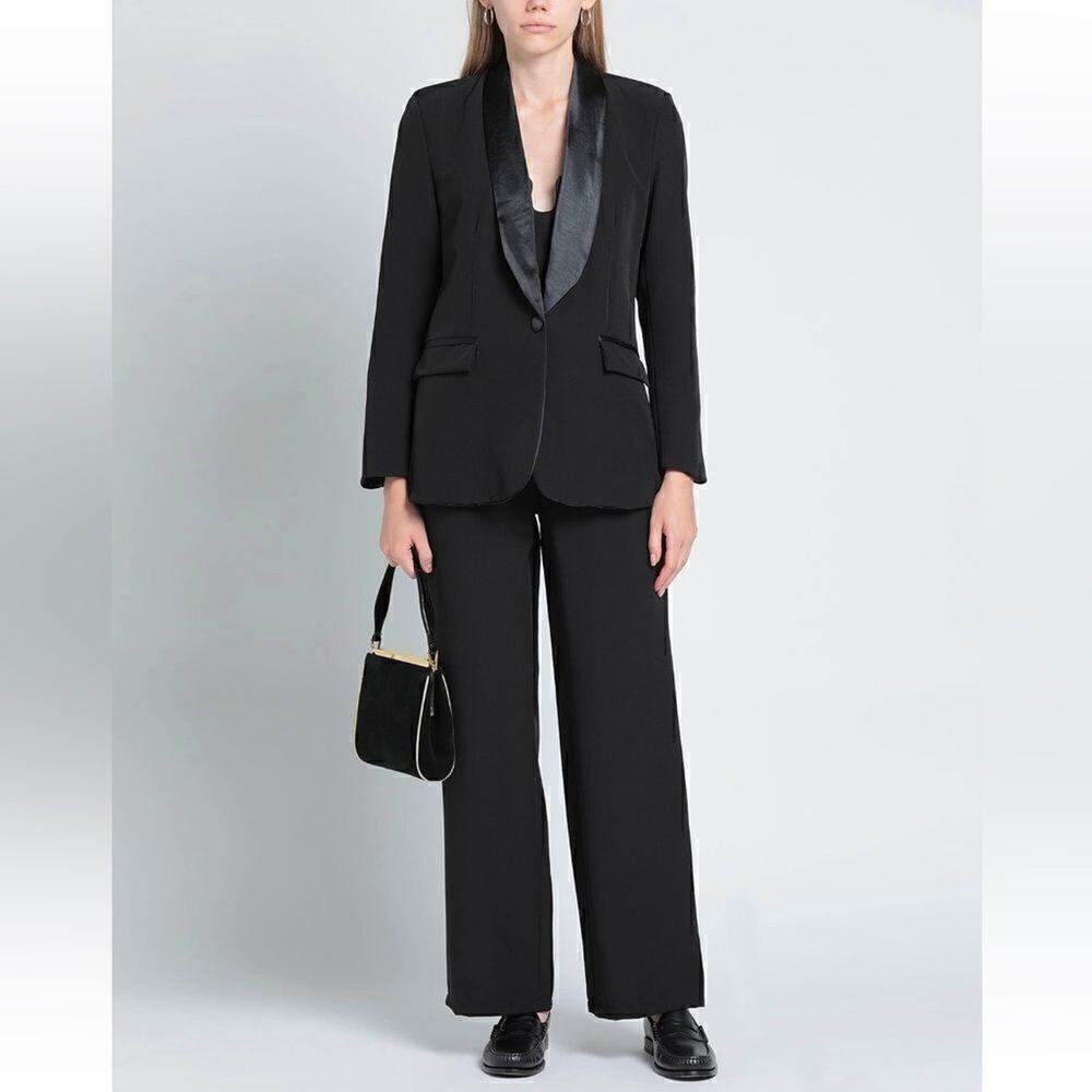 VANESSA SCOTT Suit ❤️ - Picture 2 of 5